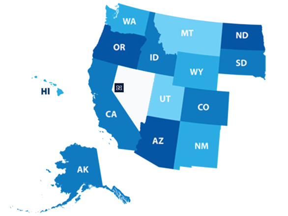 美国西部的艺术家绘图，州身着不同的蓝色阴影，并以白色字母的状态缩写。内华达州的徽标位于里诺所在的地方，内华达的背景颜色是白色的。